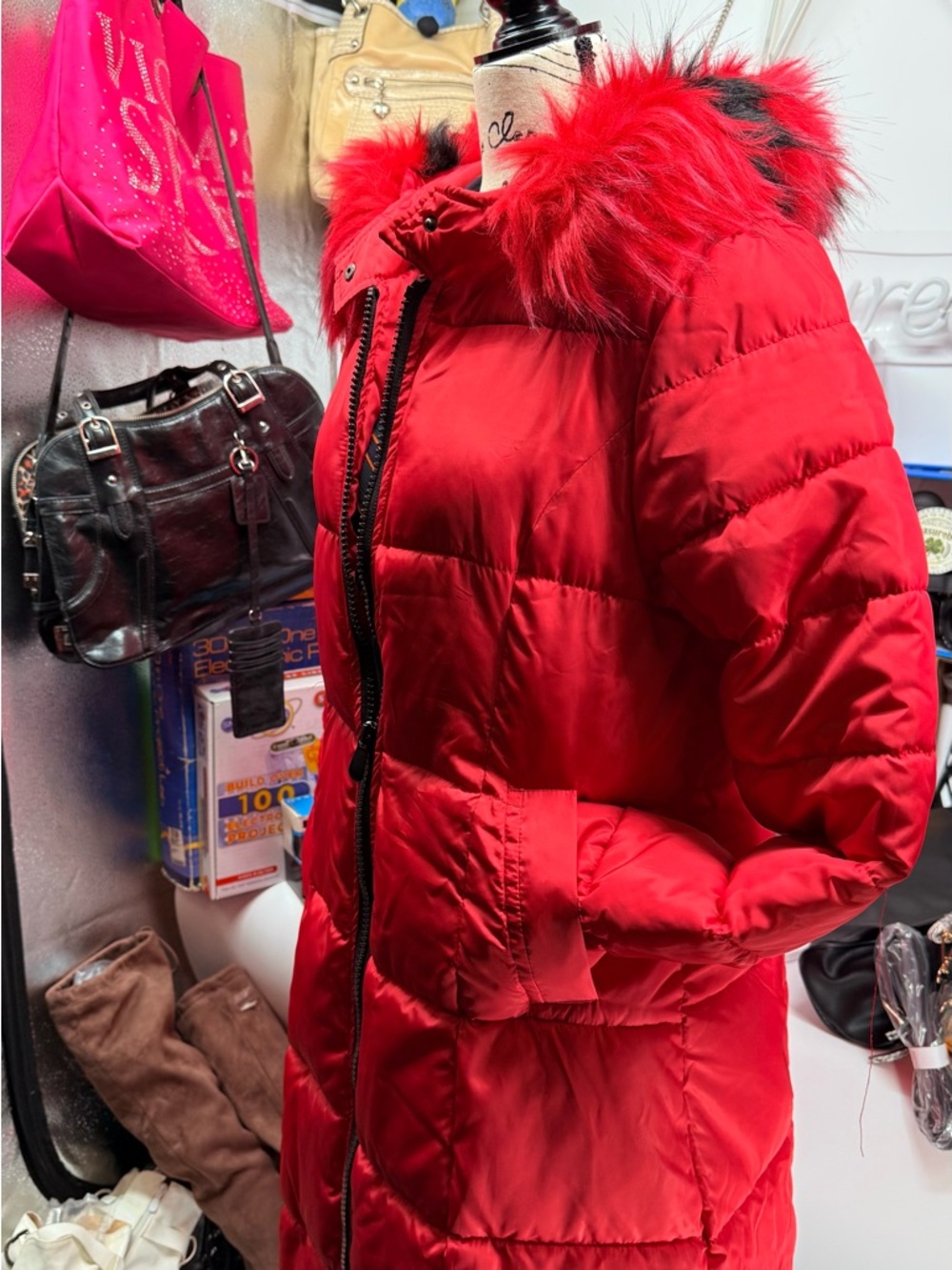 Red Puffer Coat with removable Faux Fur Trim - Women Top/bottom zip with pocket - Picture 9 of 17